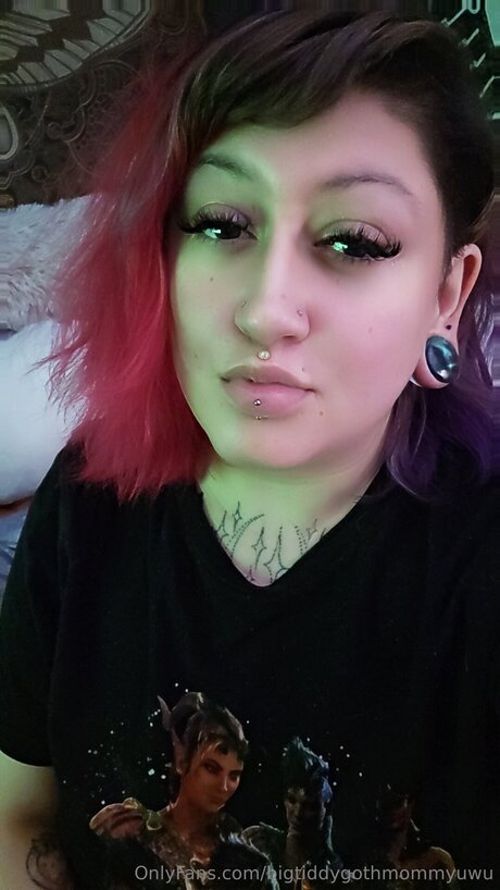 Bigtiddygothmommyuwu naked star pics