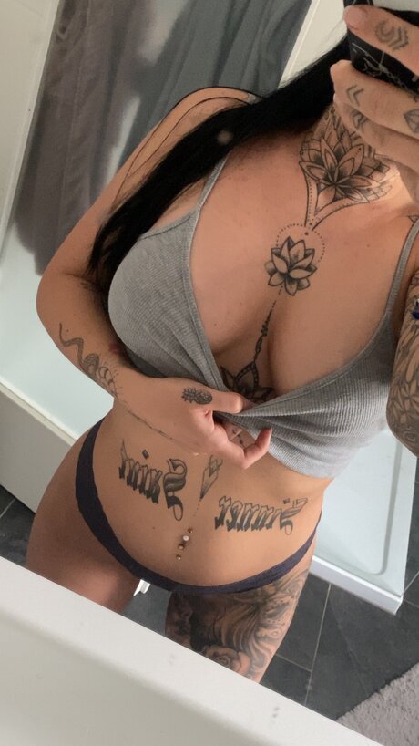 Justineblack nude star pic