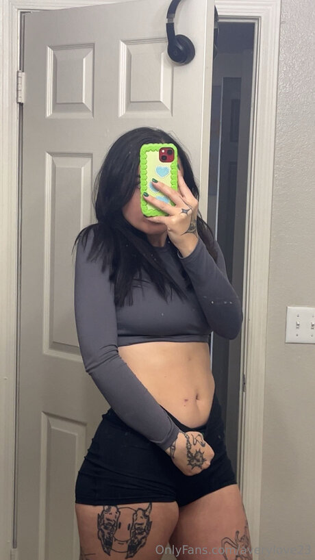 Averylove23 naked star pic