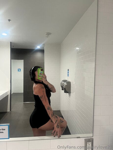 Averylove23 porn model galleries