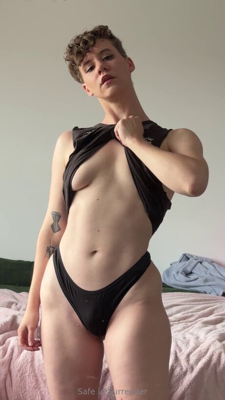 Safeinsurrender erotic pornstar archive