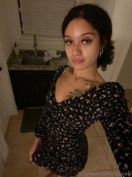 Jizzyjasi sexy model photos