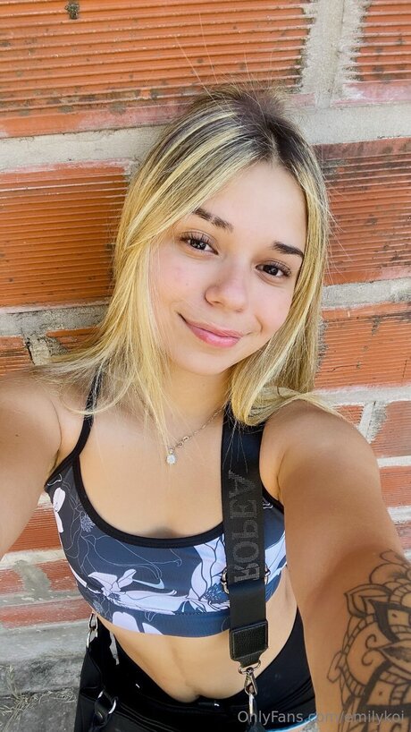 Emilykoi naked pornstar archive