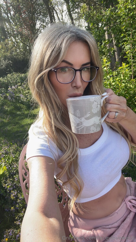 Laceylovewood nice actress img