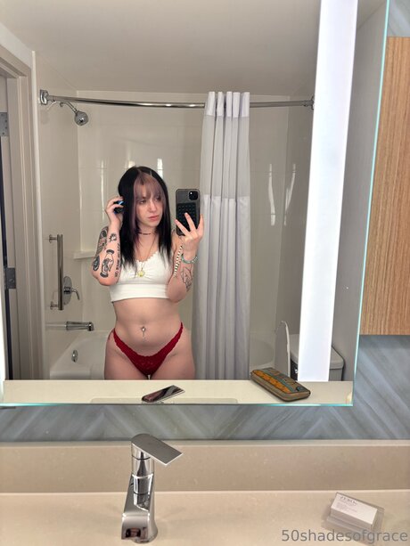 50shadesofgracexxxx8 model pretty photo