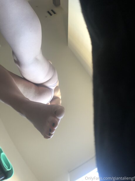 Giantaliengf model porn pictures