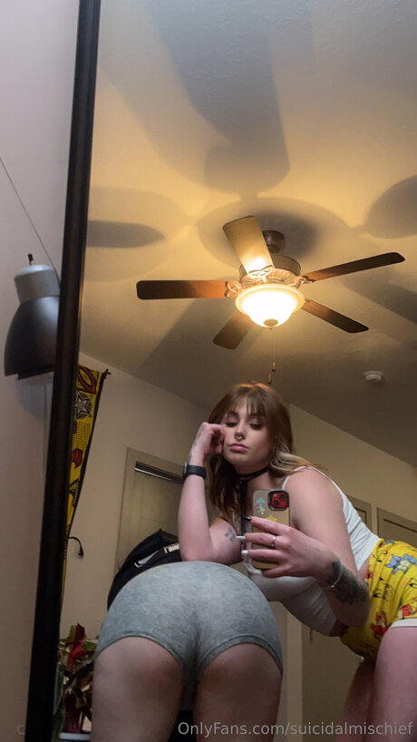 Suicidalmischief model adult archive