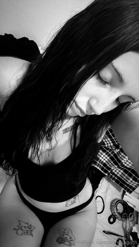 Aureliagoth naked pornstar photos