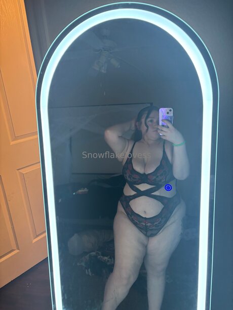 Snowflakelovess model art picture
