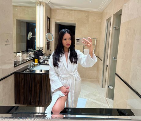 Goddessjunee top profile image