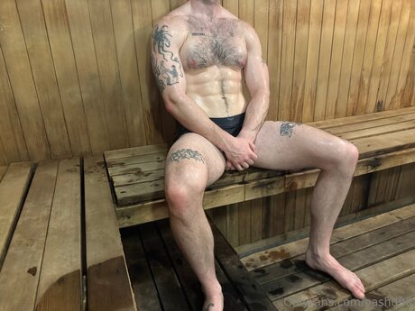 Nashd98 model naked photo