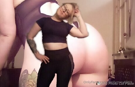 Mollymay6969 pretty pornstar image