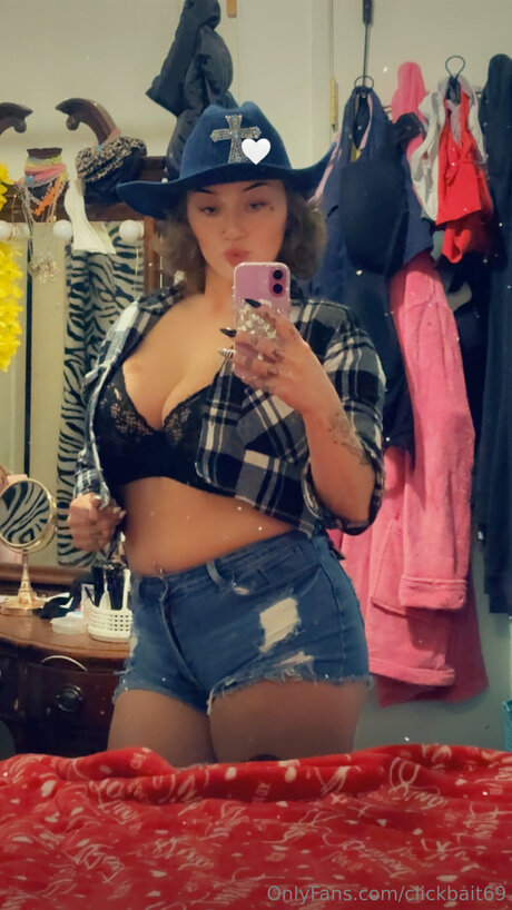Clickbait69 model nude image