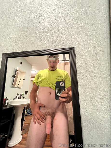 Packinsnax nude model images