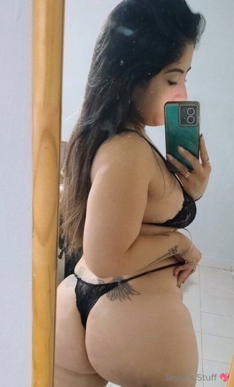 Curvy Tess erotic pornstar archive