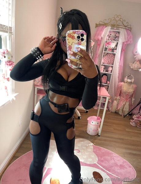 Buffholic sexy star image