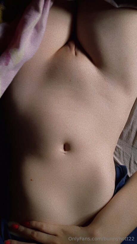Bunnyhott22 hot model img