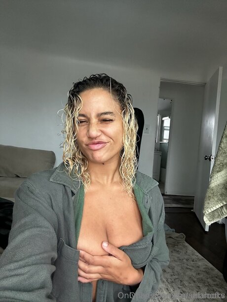Salahoftv model nudes pics