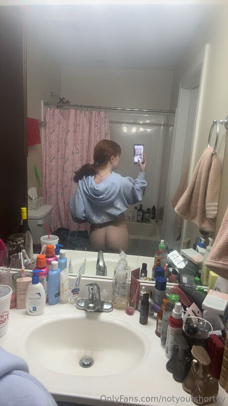 Notyourshortyy adult model photo
