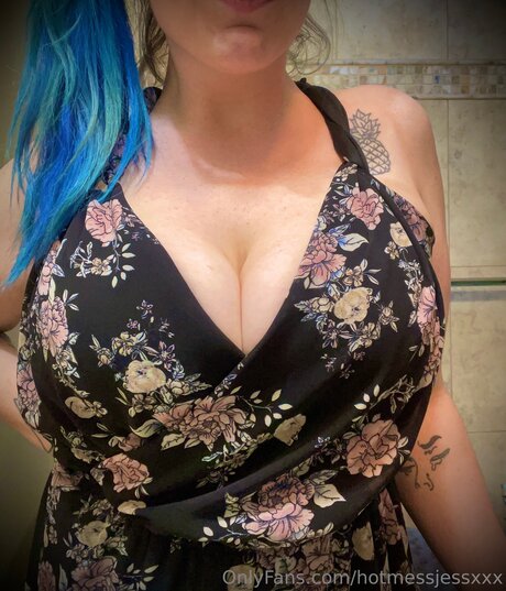 Hotmessjessxxx model picture