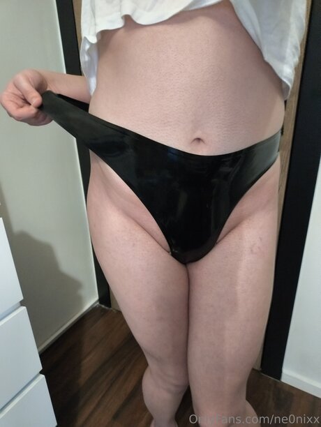 Ne0nixx sex star photos