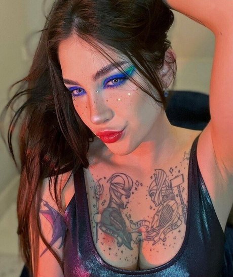 Gabriela Zambrozuski sexy star images