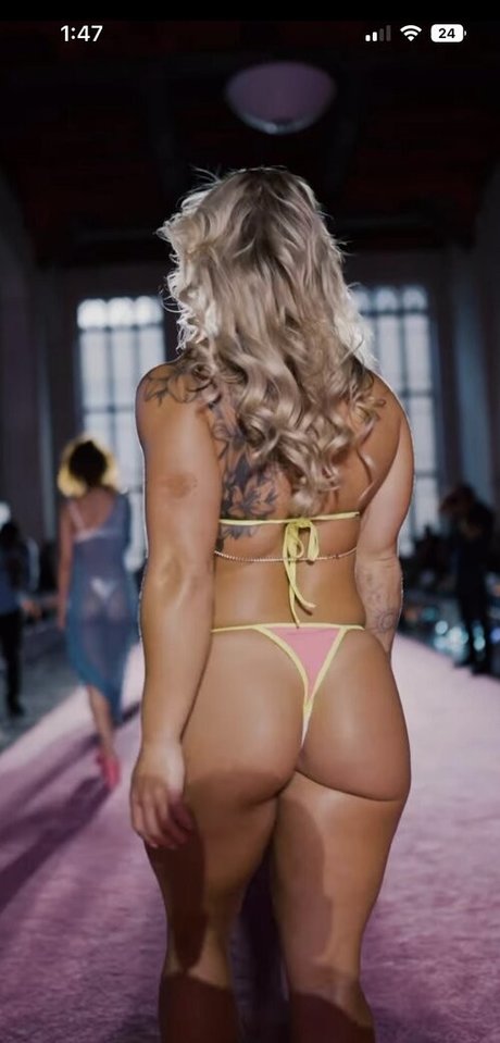 Dani Elle Speegle model perfect pic