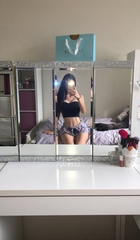 Mayroon Kawash star nude galleries