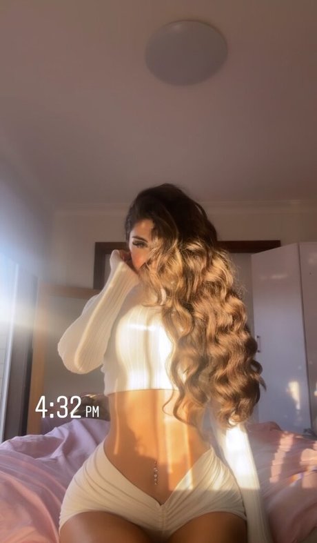 Mayroon Kawash erotic actress image