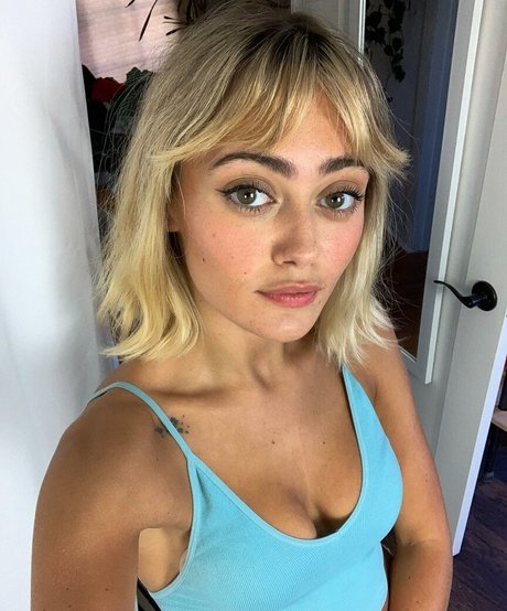Ella Purnell art star archive