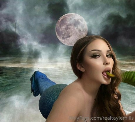 realtaylerhills sexy actress image