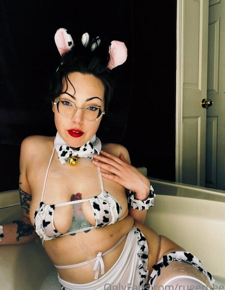 rueeruee sex model gallery