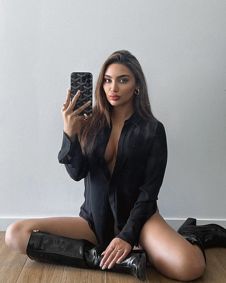 simmykk sexy pornstar pics