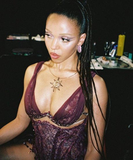 FKA Twigs pornstar perfect pic