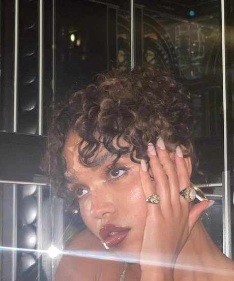 FKA Twigs xxx star archive