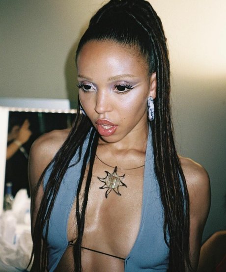 FKA Twigs star pretty archive