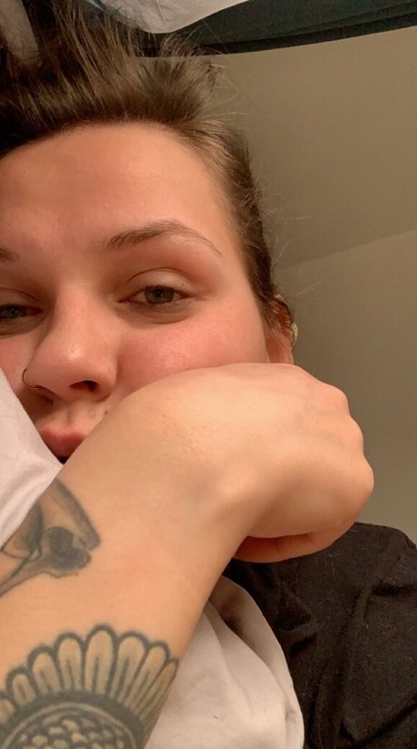 eeekerie exclusive pornstar pictures