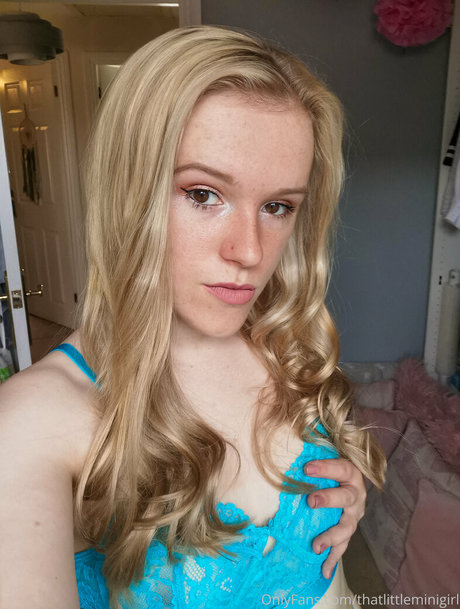Thatlittleminigirl model hot photos