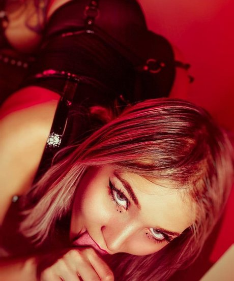 Alexiagwen pornstar erotic image