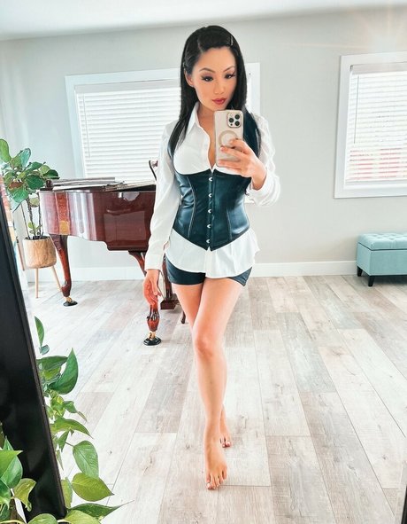 Tina Guo art actress picture