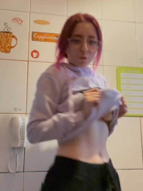 spicynika hd pornstar img