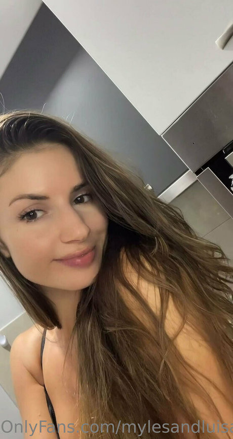 luu iiza naked pornstar picture