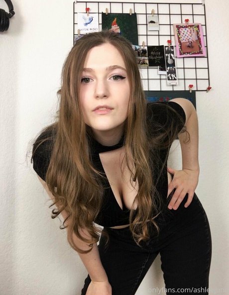 ashleejune art actress picture