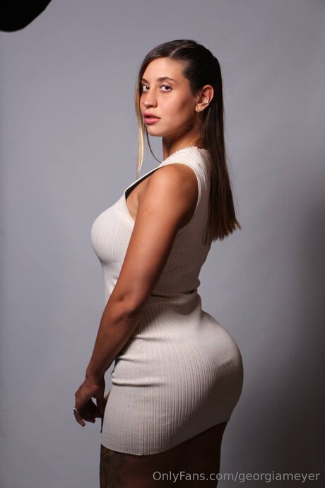 Georgiameyer hot actress photo
