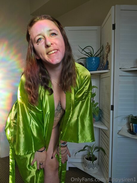Slippysiren1 pornstar erotic pic