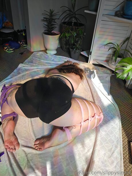 Slippysiren1 model naked pictures