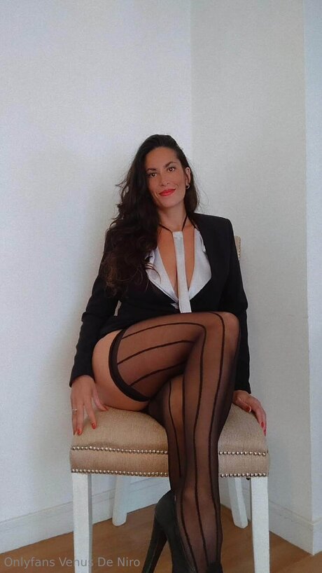 Venusdeniro model pictures