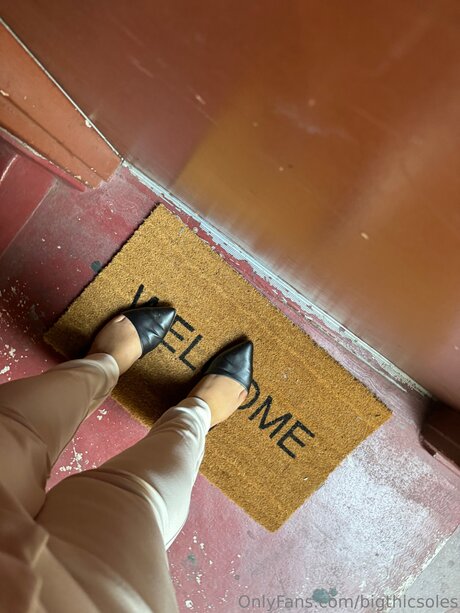 Bigthicsoles model erotic picture