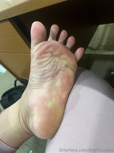 Bigthicsoles model exclusive picture
