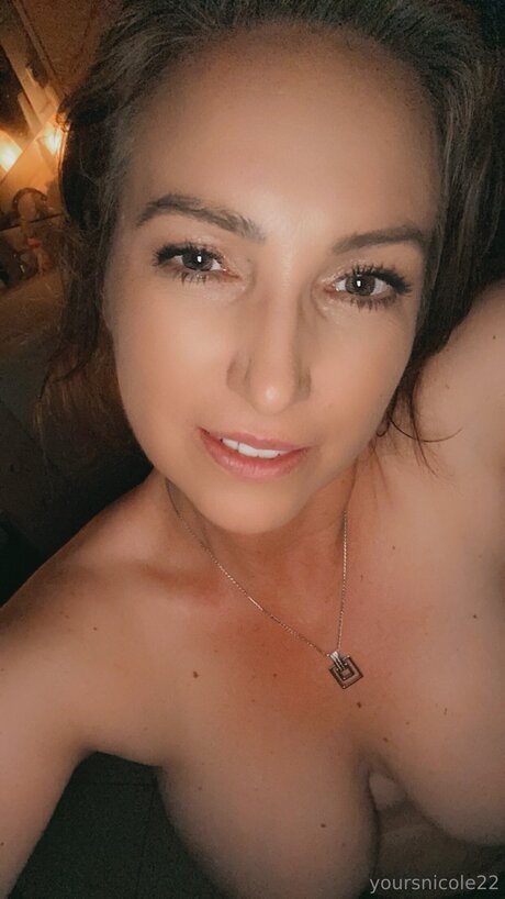 Yoursnicole22 top profile image